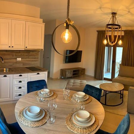 Divine Meteora Luxury Midtown Apartment กาลัมปากา ภายนอก รูปภาพ