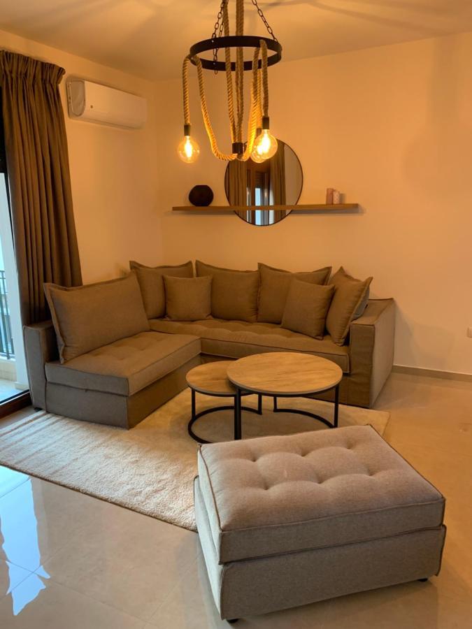 Divine Meteora Luxury Midtown Apartment กาลัมปากา ภายนอก รูปภาพ
